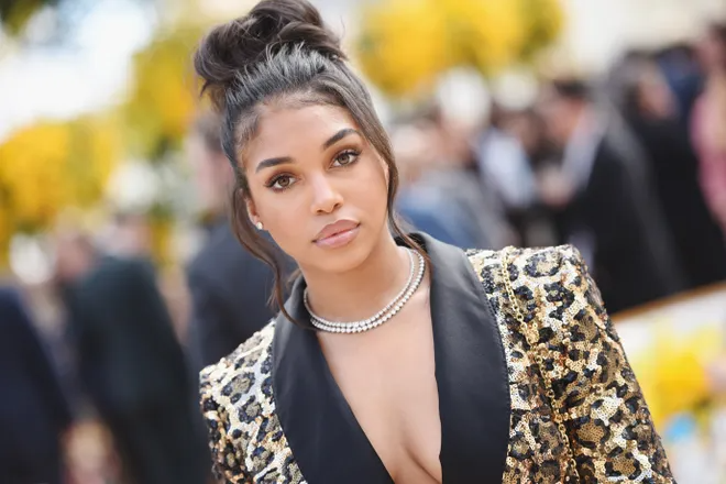 How tall is Lori Harvey?